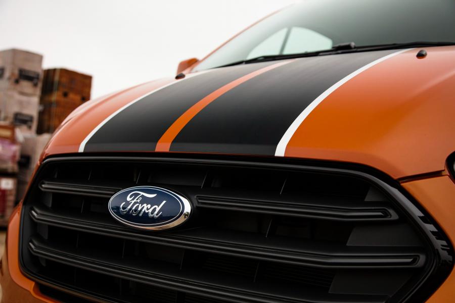 Детали экстерьера Ford Transit Custom Sport 2017 года  (UK) (фото 2 из 13)